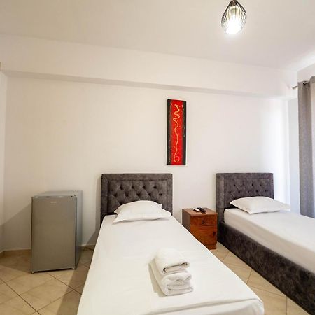 Alnes Hotel Sarandë Esterno foto
