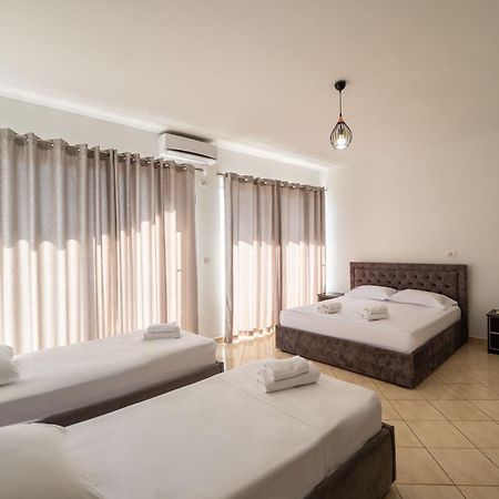 Alnes Hotel Sarandë Esterno foto