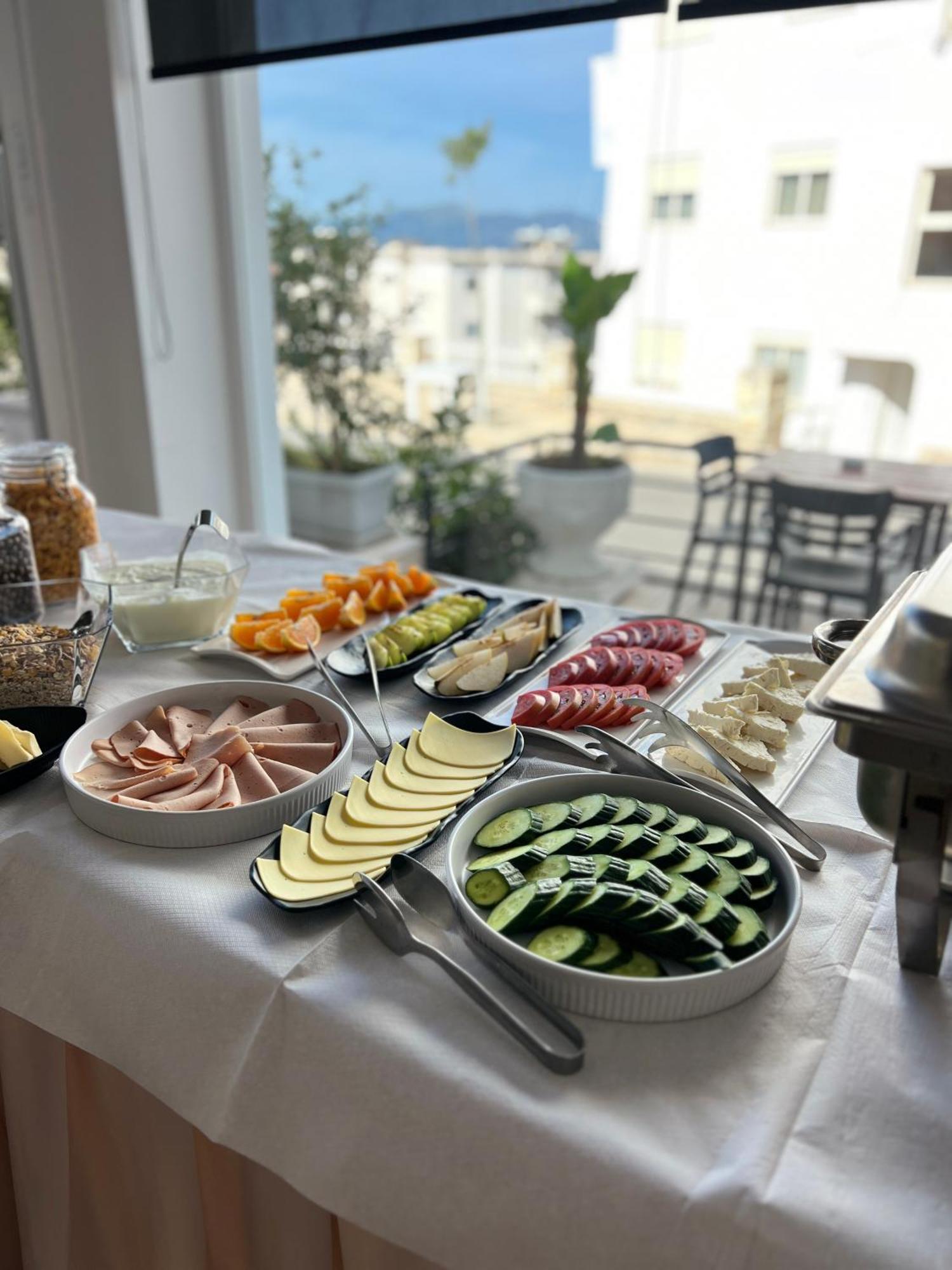 Alnes Hotel Sarandë Esterno foto