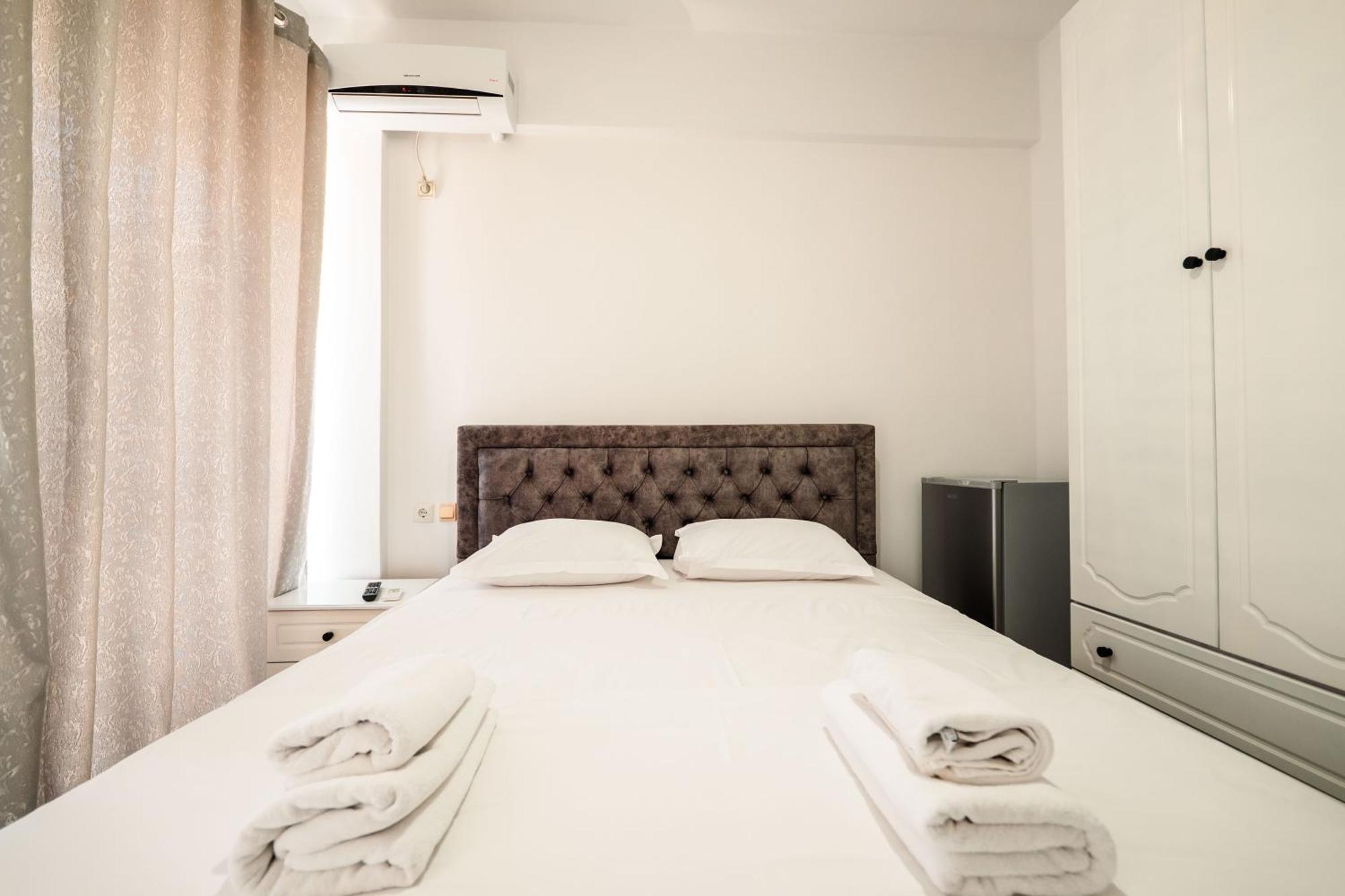 Alnes Hotel Sarandë Esterno foto