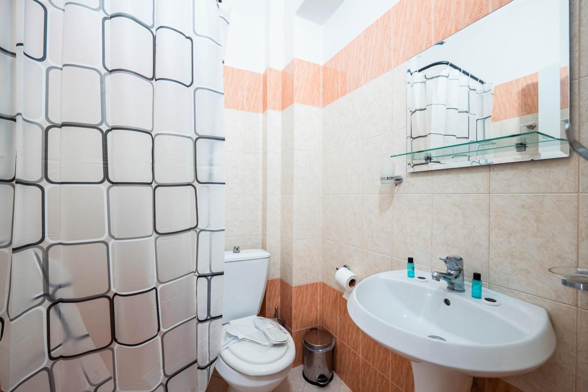 Alnes Hotel Sarandë Esterno foto