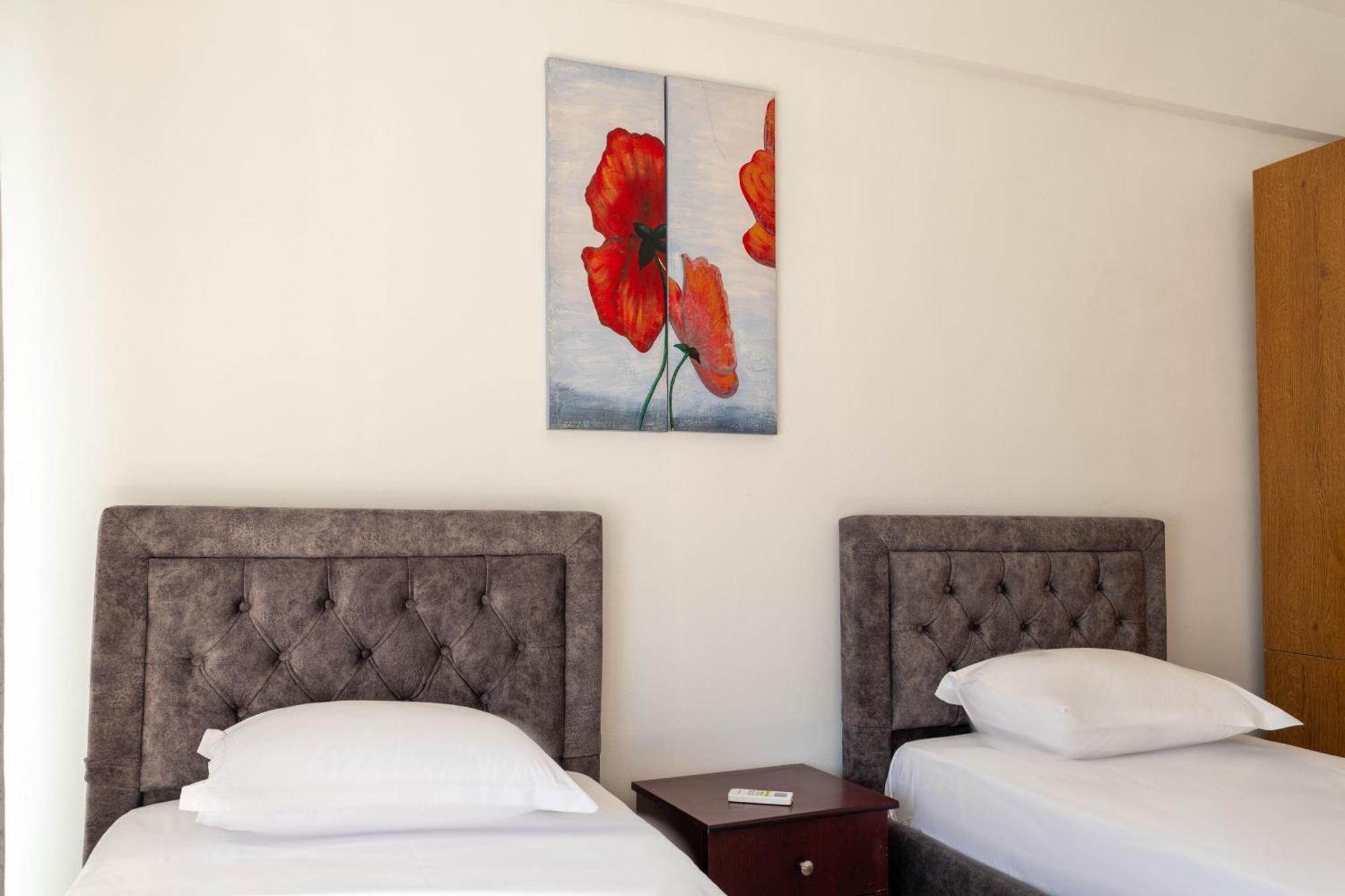 Alnes Hotel Sarandë Esterno foto
