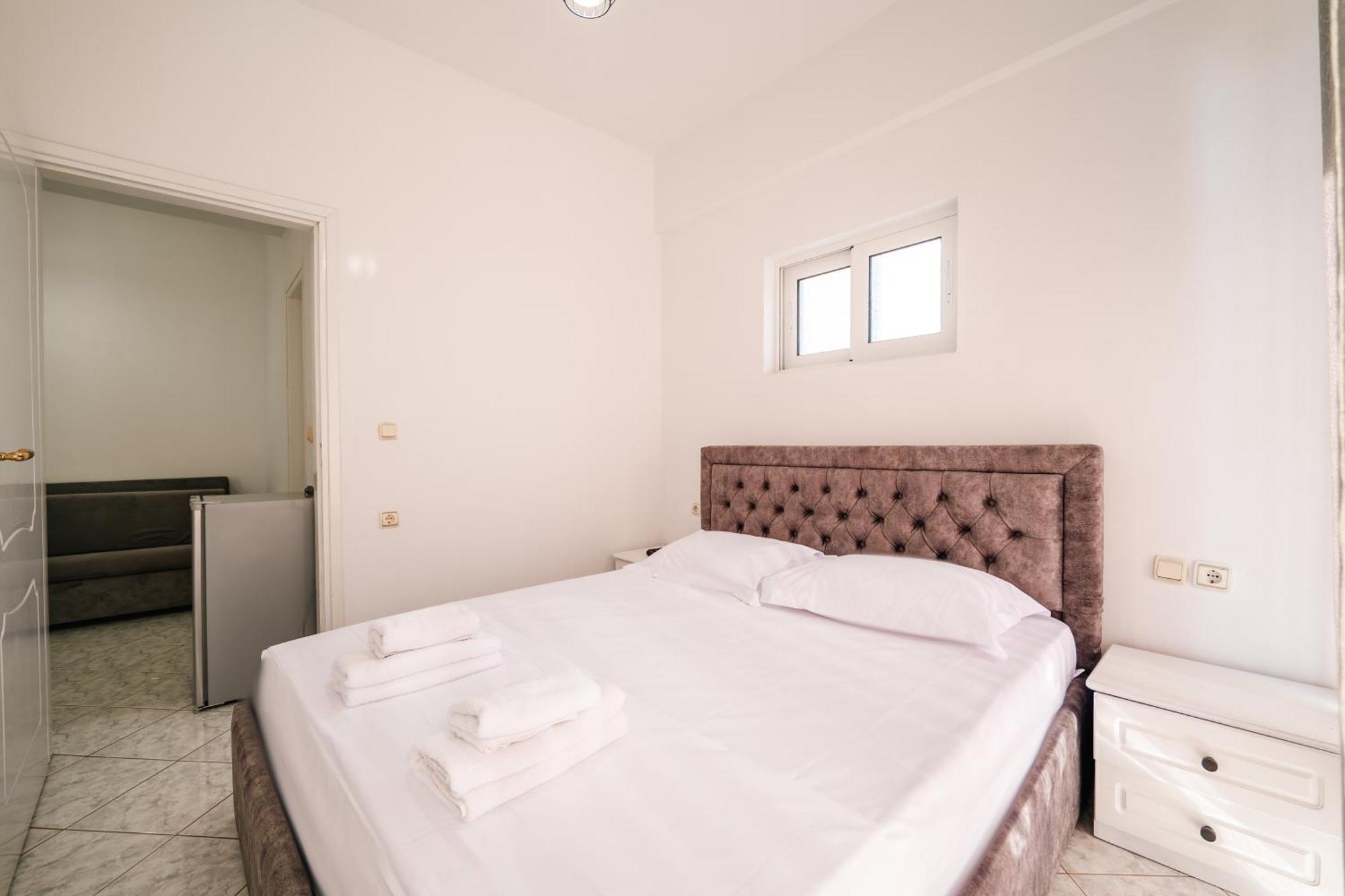 Alnes Hotel Sarandë Esterno foto