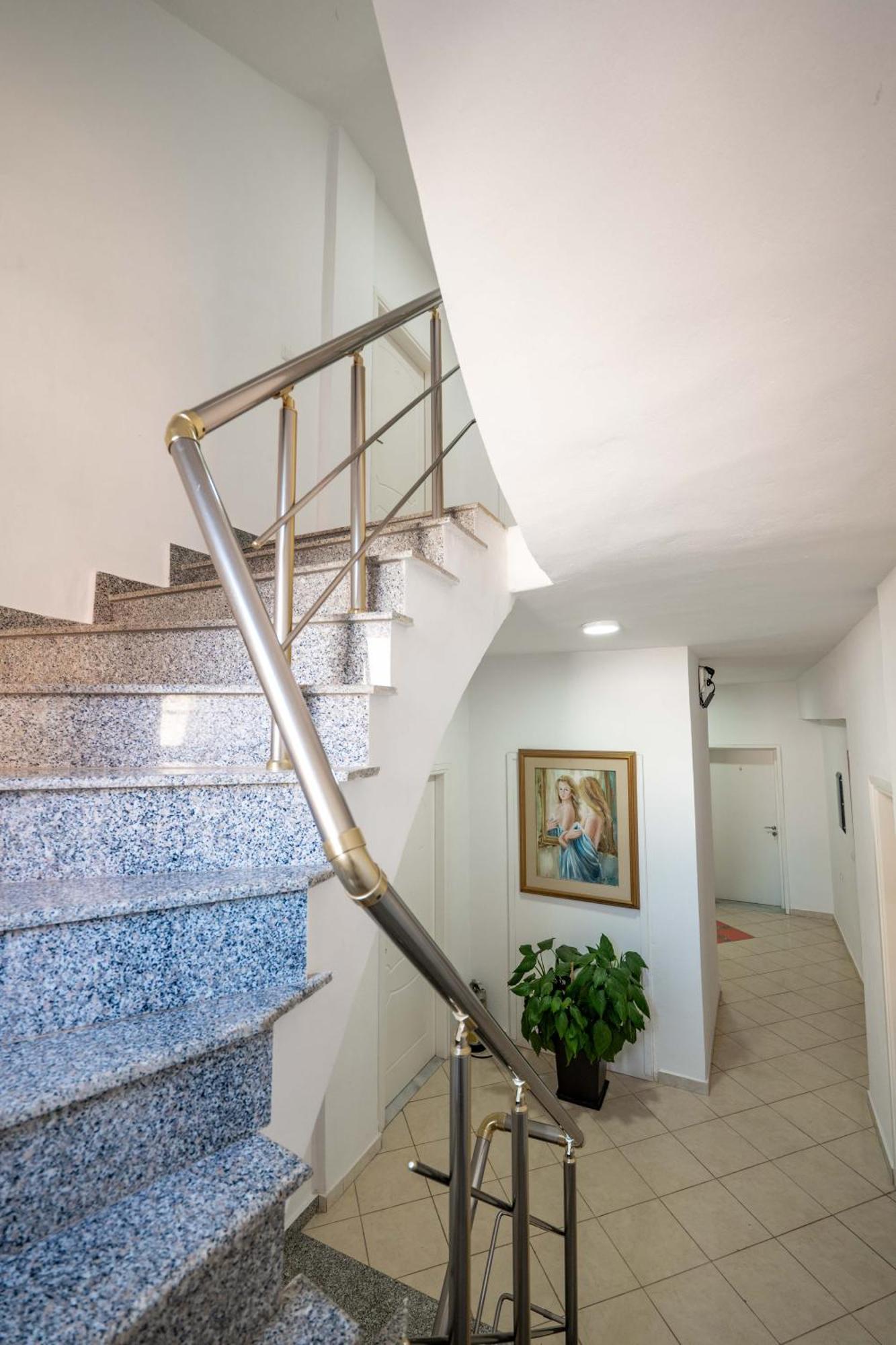 Alnes Hotel Sarandë Esterno foto