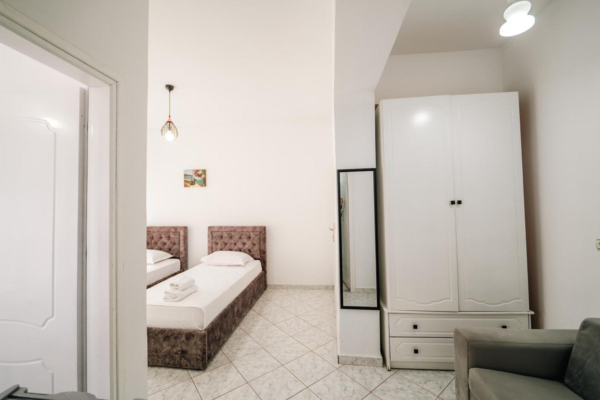 Alnes Hotel Sarandë Esterno foto