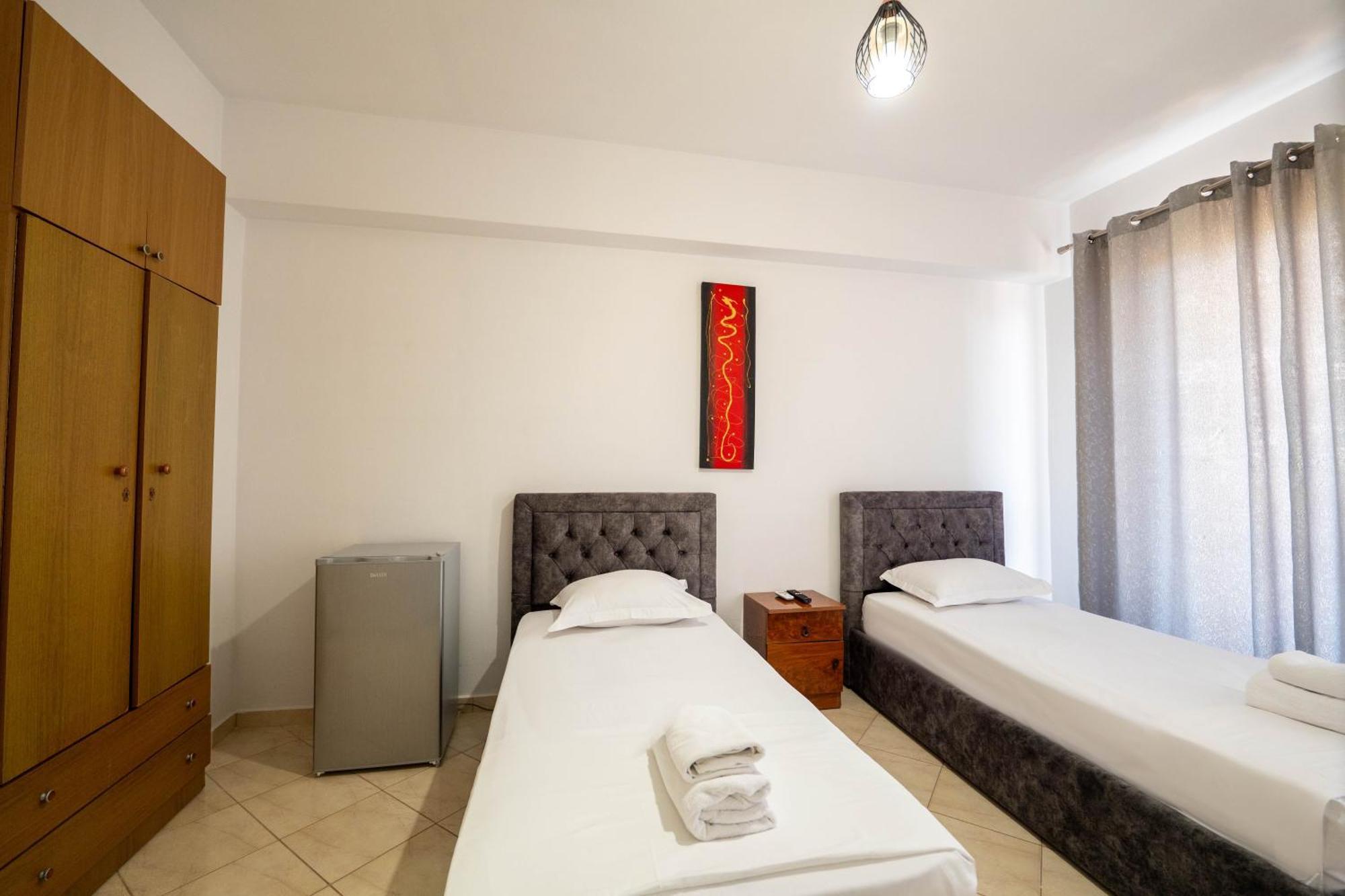 Alnes Hotel Sarandë Esterno foto