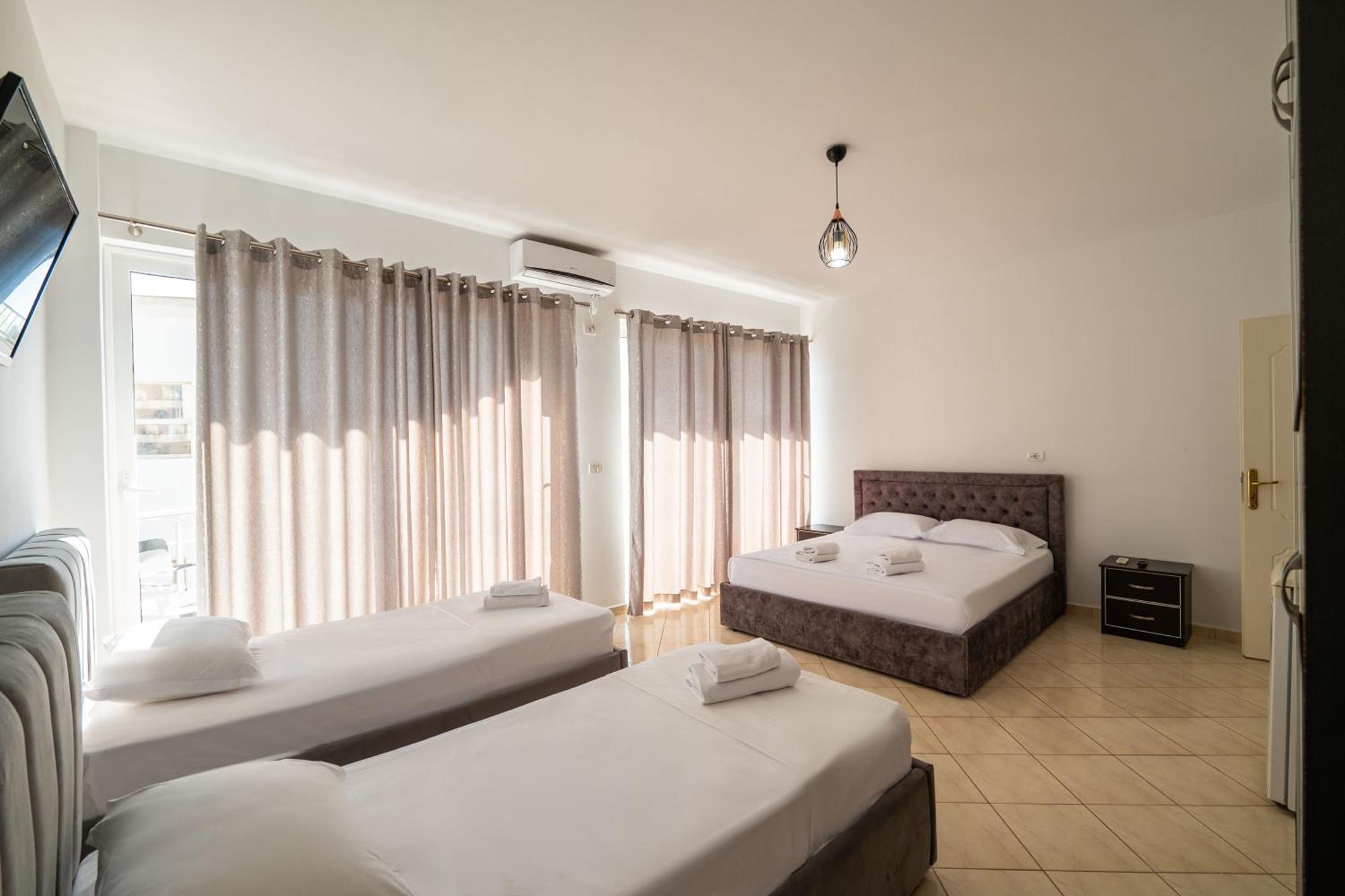 Alnes Hotel Sarandë Esterno foto