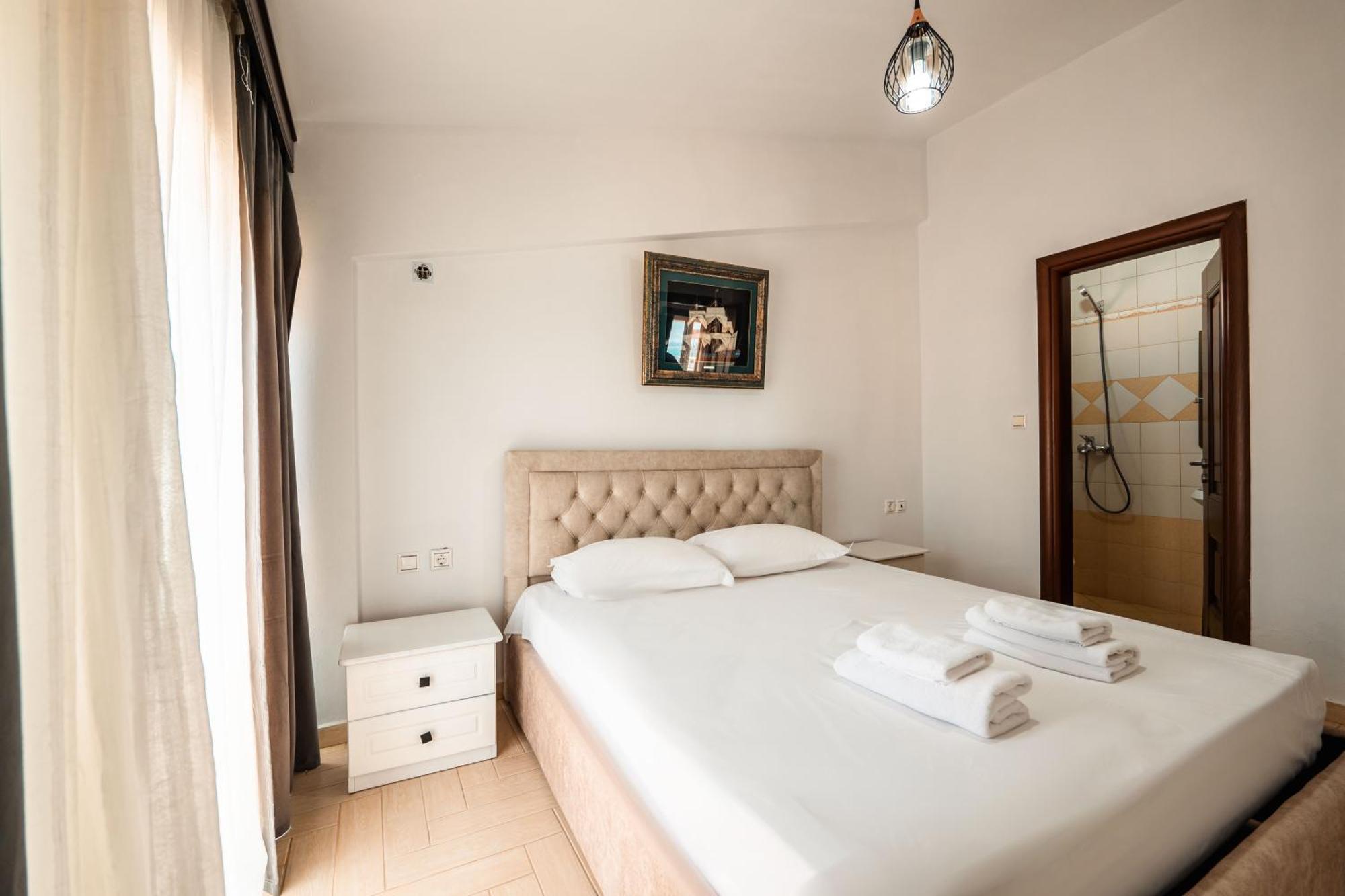 Alnes Hotel Sarandë Esterno foto