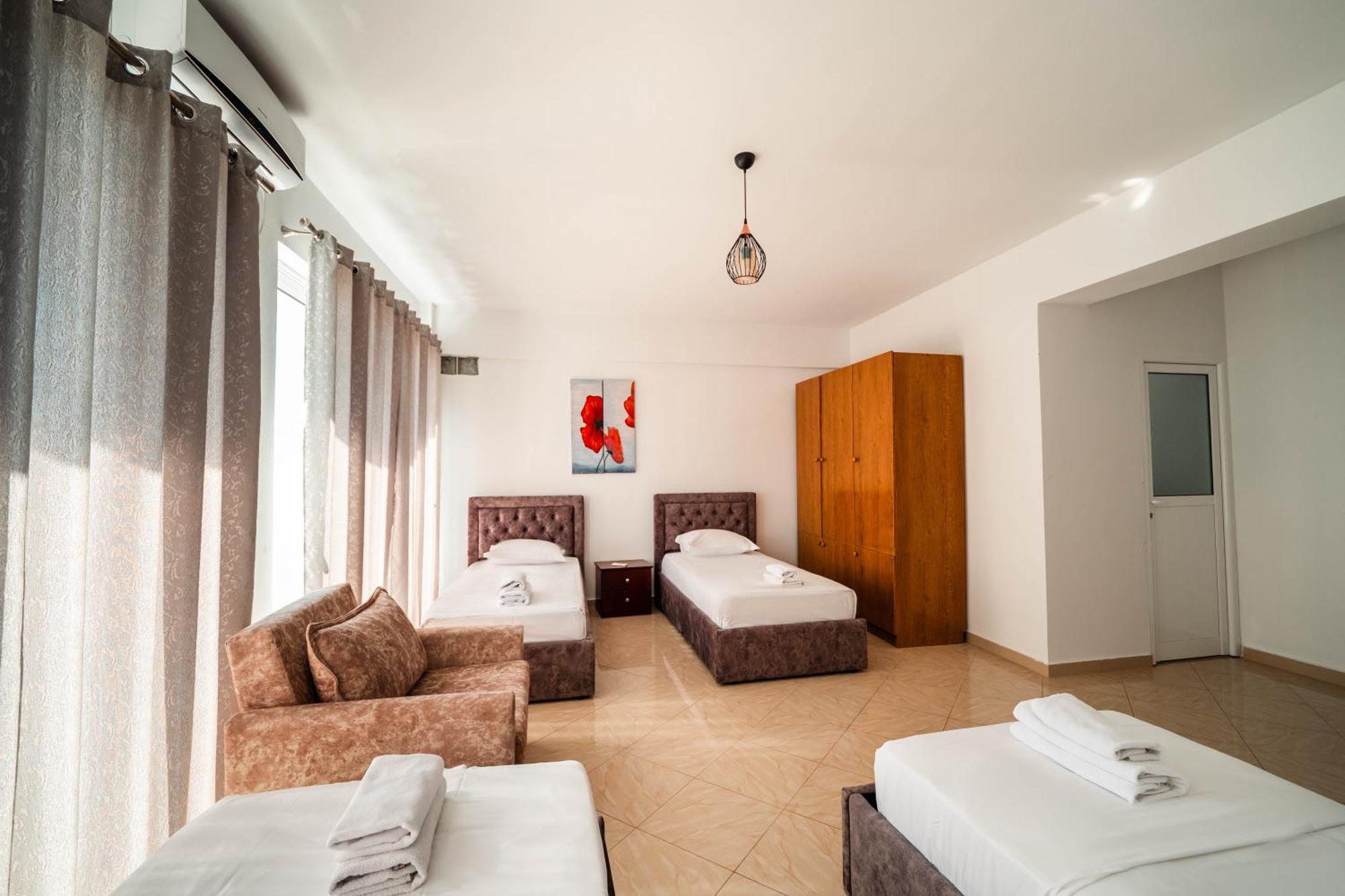 Alnes Hotel Sarandë Esterno foto