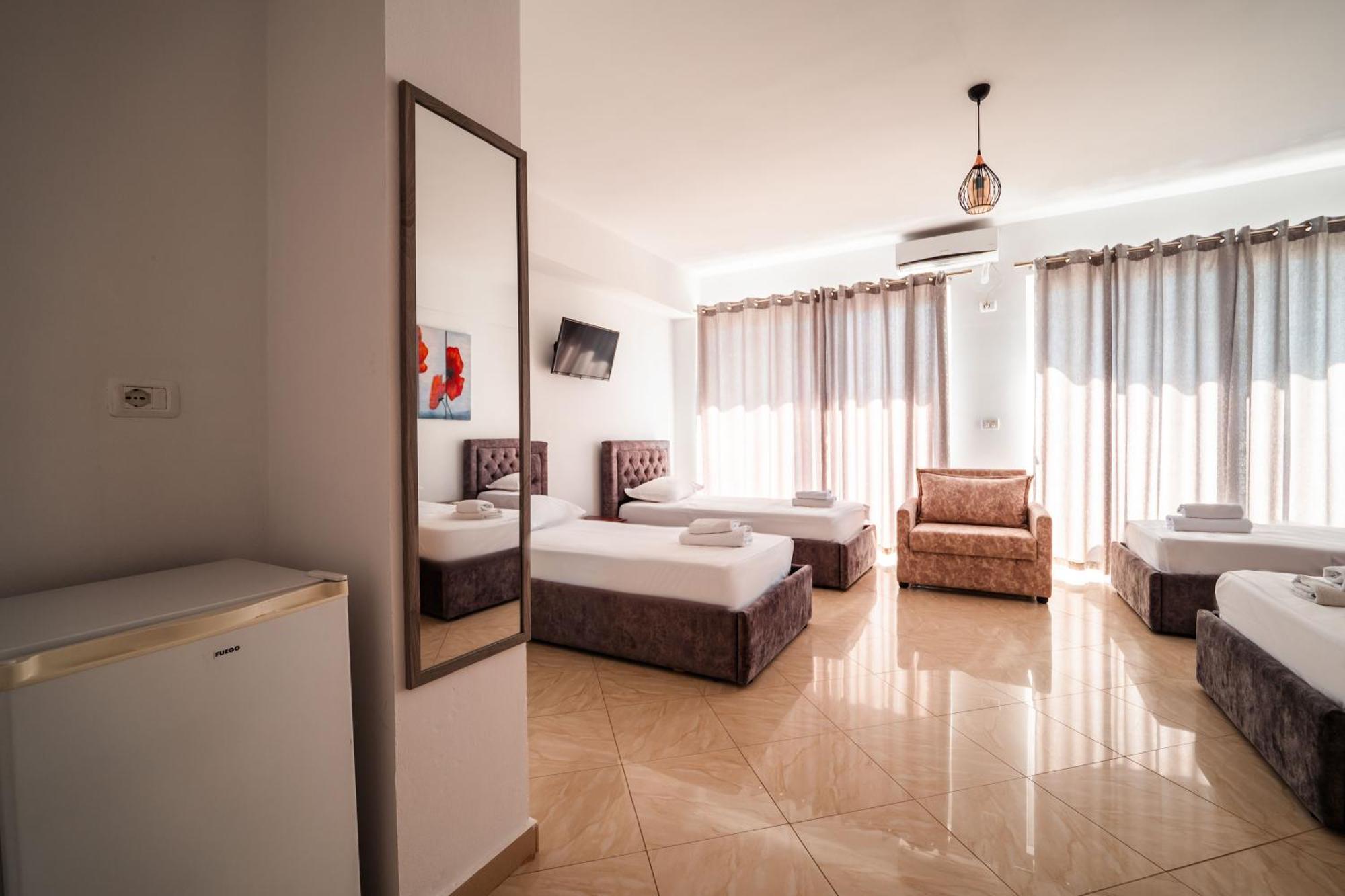 Alnes Hotel Sarandë Esterno foto