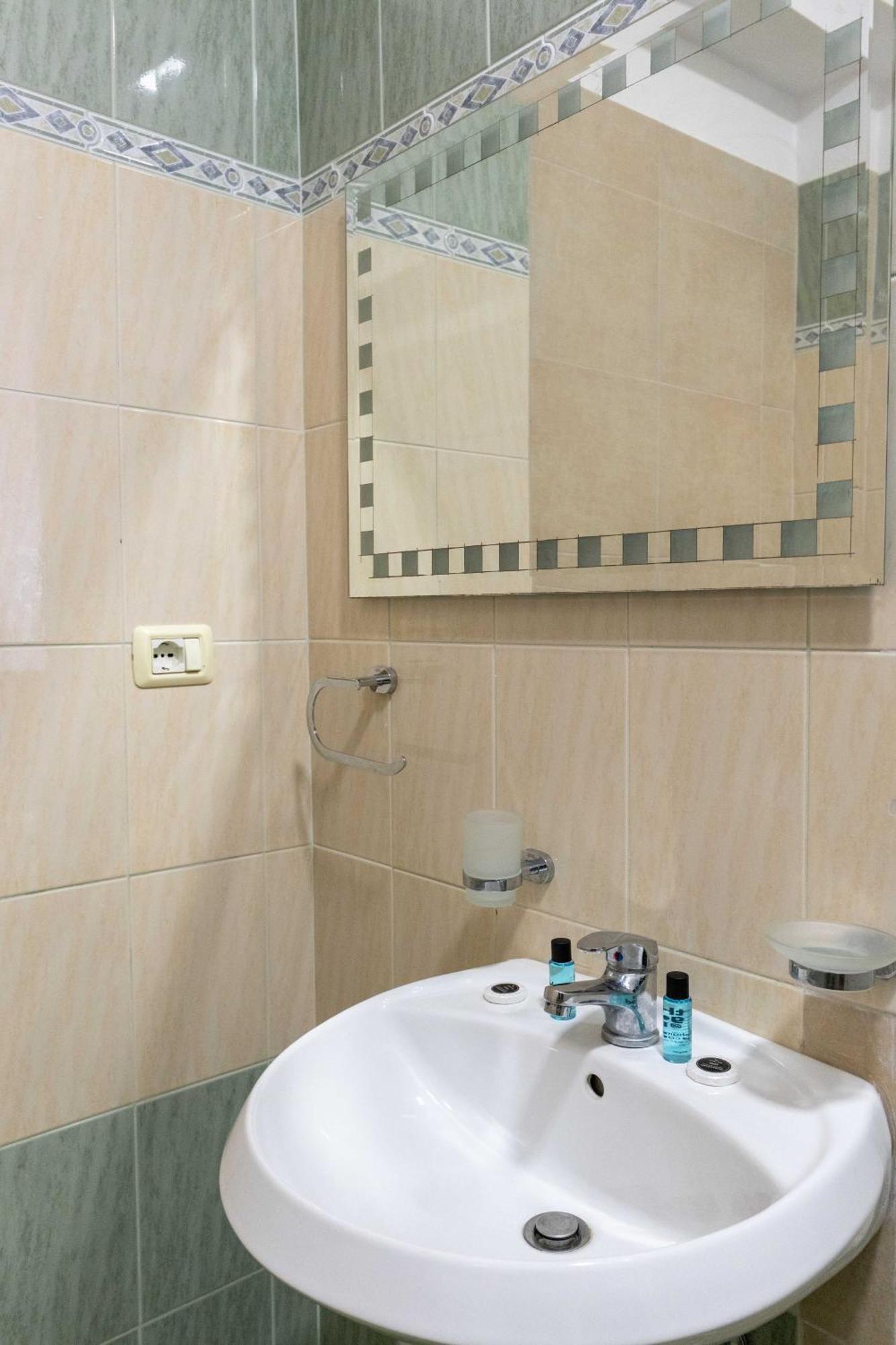 Alnes Hotel Sarandë Esterno foto