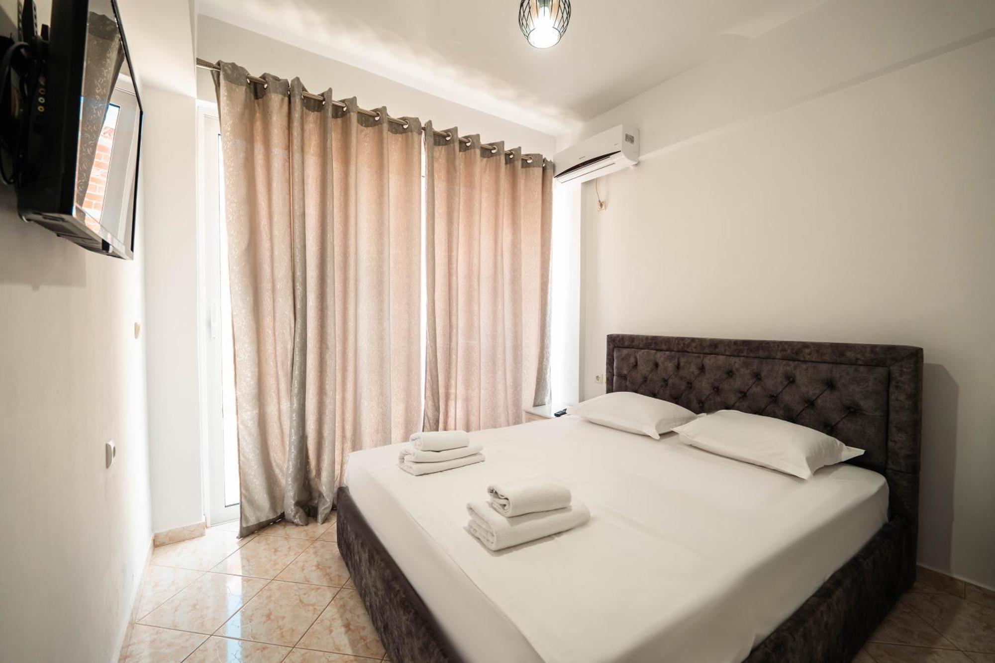 Alnes Hotel Sarandë Esterno foto