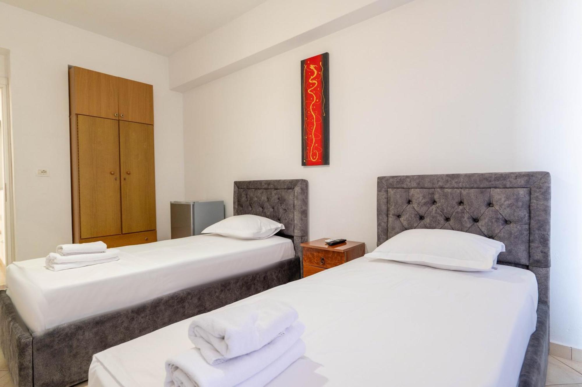 Alnes Hotel Sarandë Esterno foto