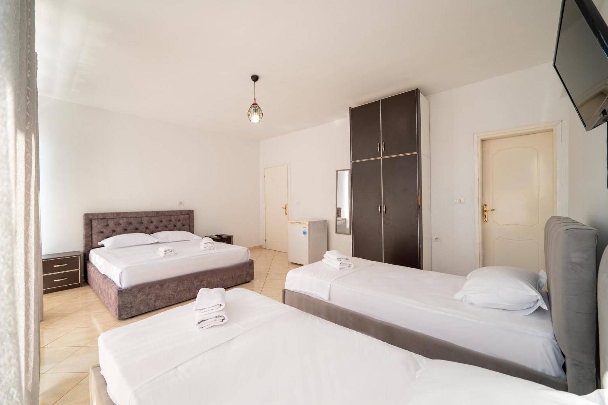 Alnes Hotel Sarandë Esterno foto