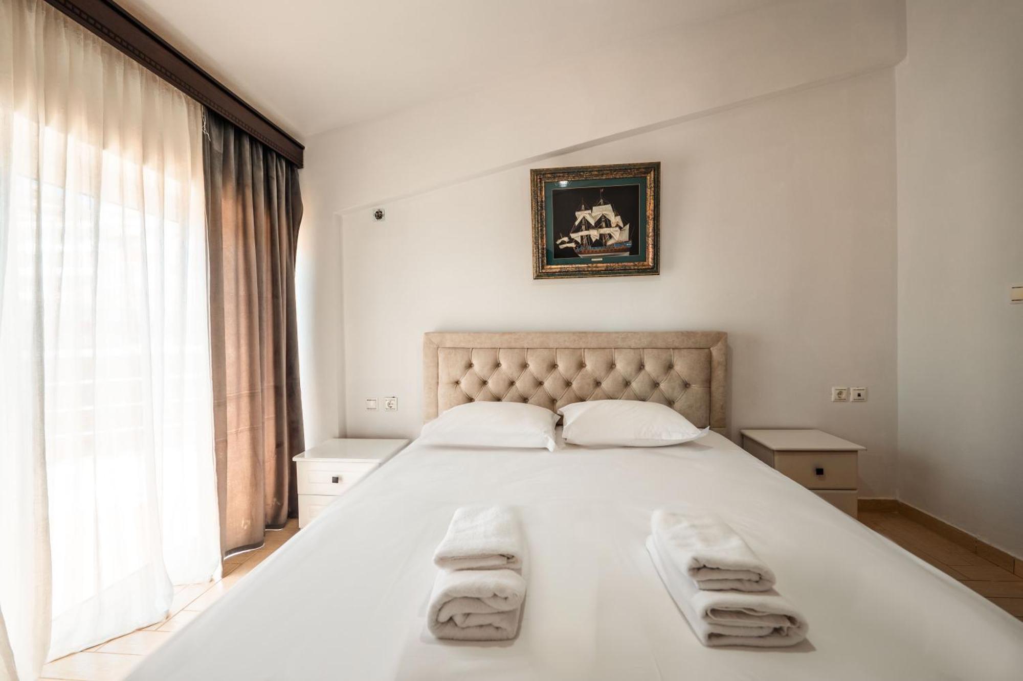 Alnes Hotel Sarandë Esterno foto