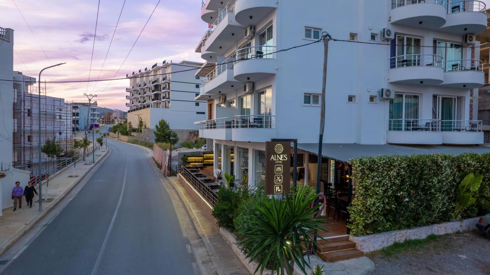 Alnes Hotel Sarandë Esterno foto