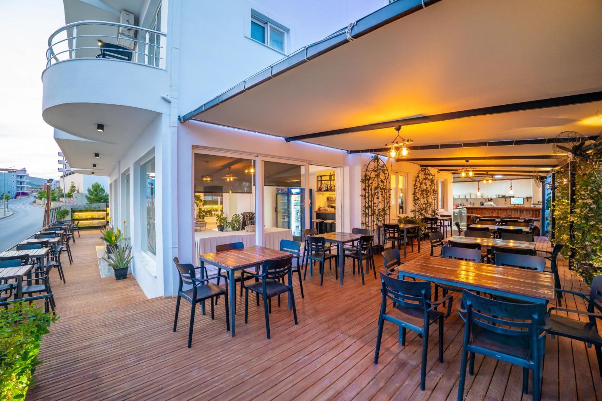 Alnes Hotel Sarandë Esterno foto