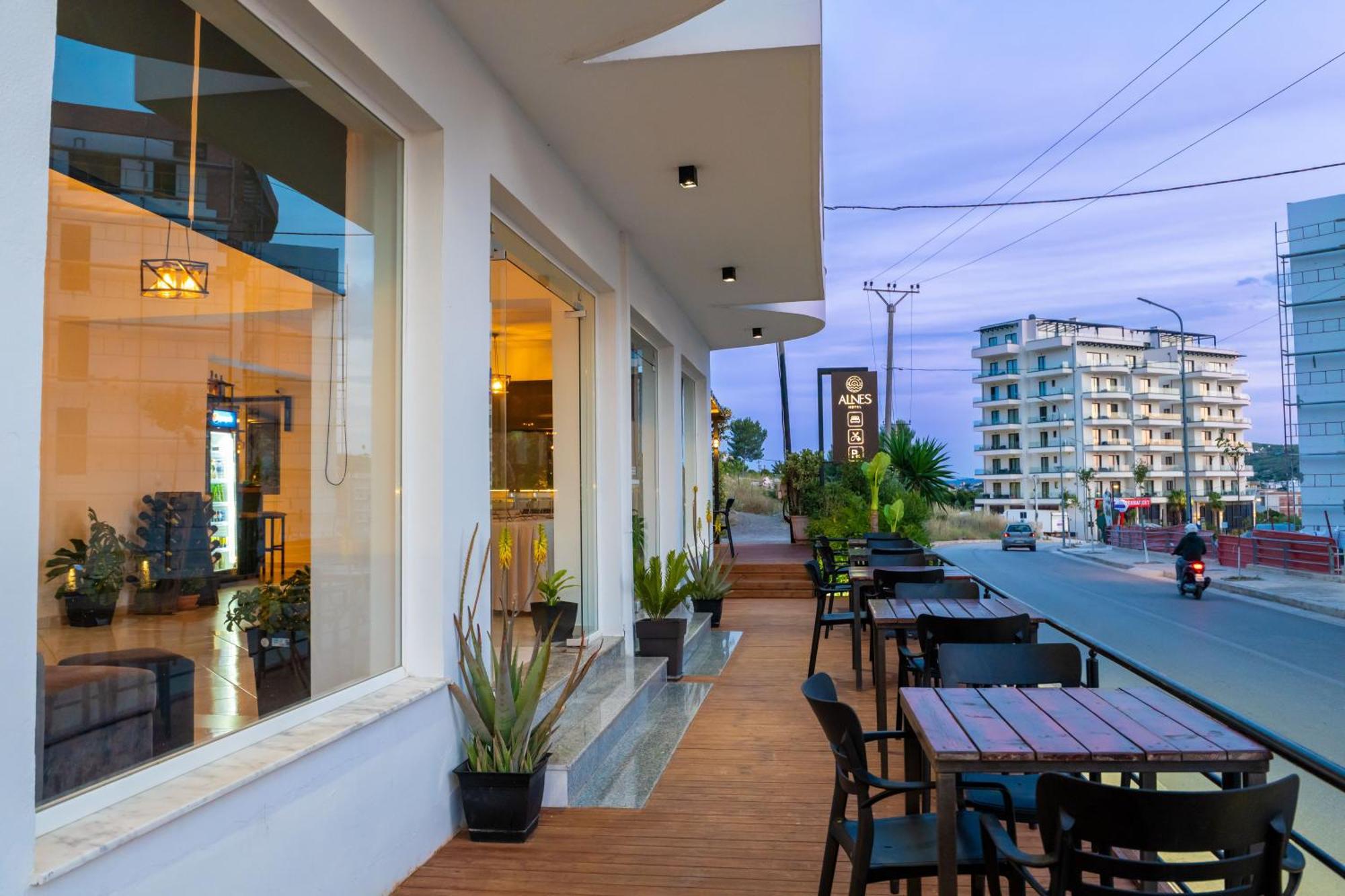 Alnes Hotel Sarandë Esterno foto